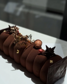 Bûche de Noël – Guanaja Dark Chocolate & Sea Salt Caramel